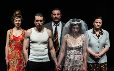 “Ο Γάμος” σε σκηνοθεσία Ελένης Σκότη στο Θέατρο Επί Κολωνώ | Κριτική παράστασης