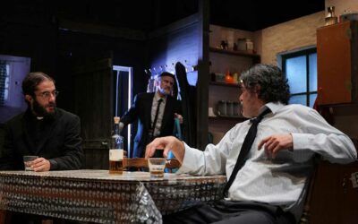 «Η Μοναξιά της Δύσης» του Martin McDonagh, σε σκηνοθεσία Ελένης Σκότη, στο θέατρο Επί Κολωνώ